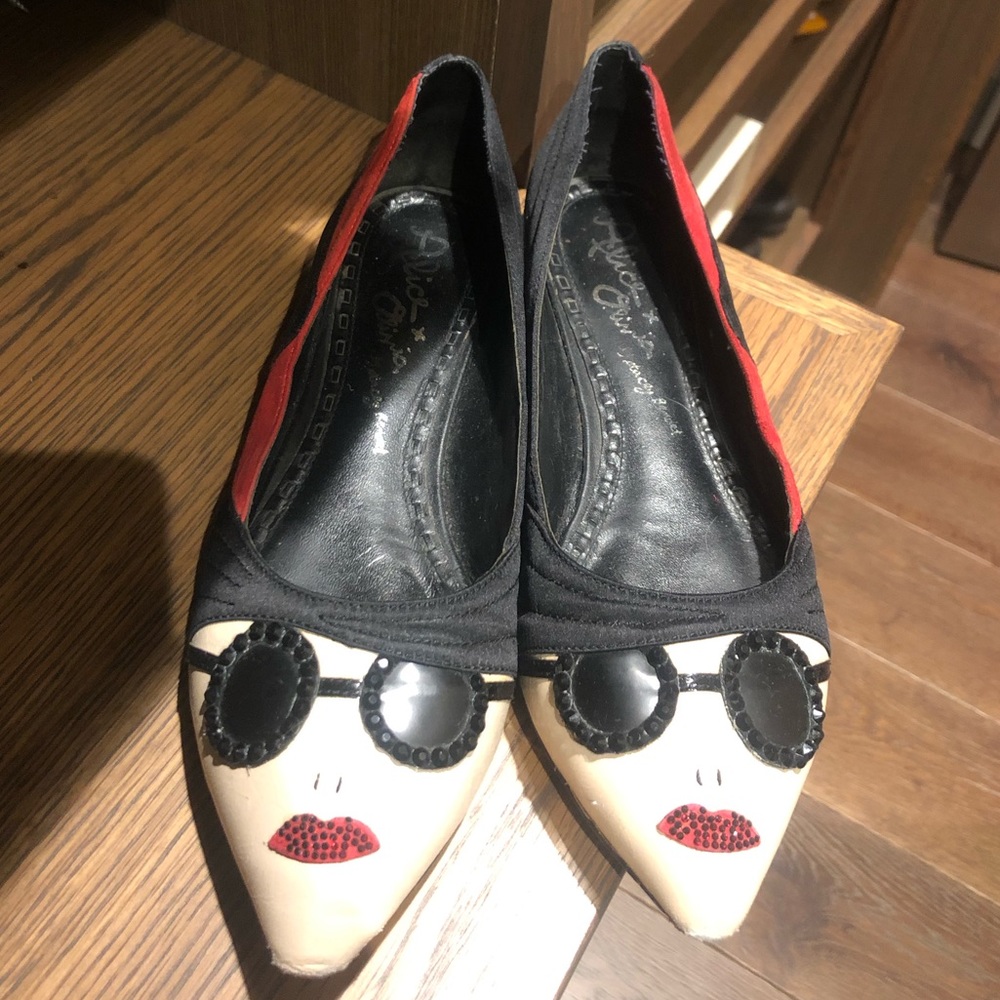 Alice + Olivia Face Flats